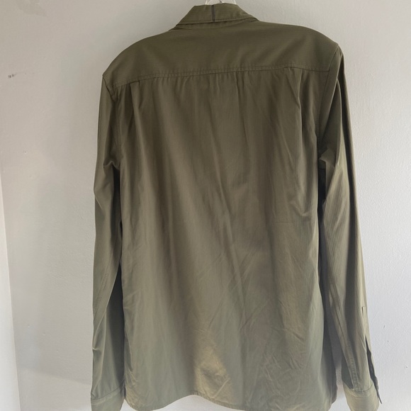 Lululemon men’s olive green button up size medium - Picture 2 of 6